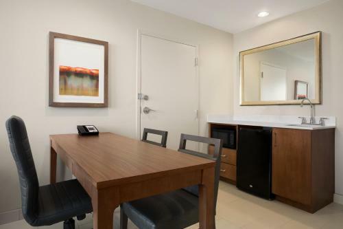 Hotel Embassy Suites By Hilton Mcallen Convention Center