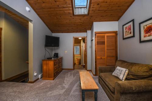 Hideaway Two-bedroom Cottage