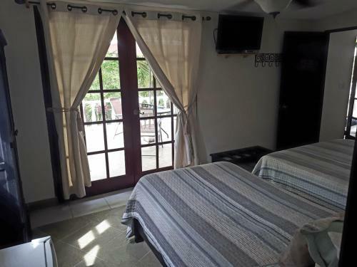 Hibiscus House Bed And Breakfast
