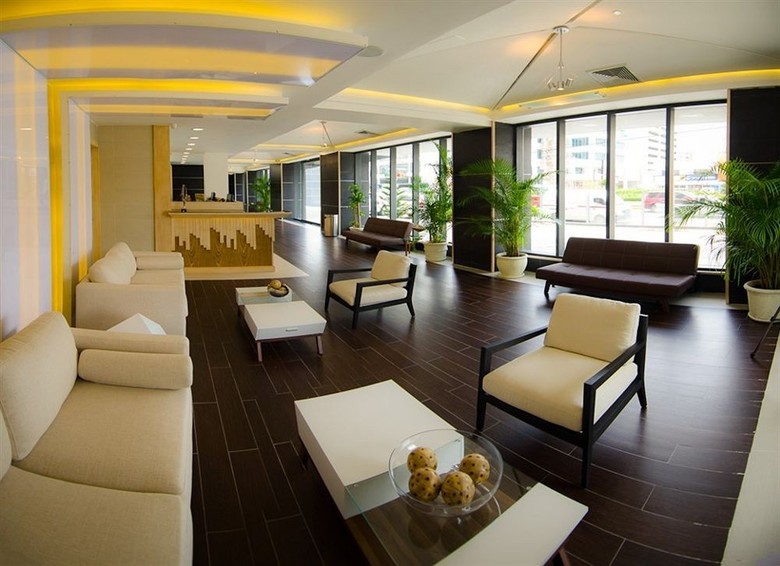 Weston Suites Hotel