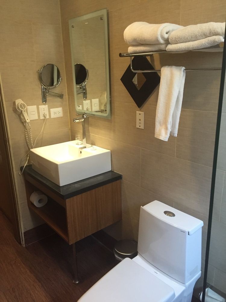 Weston Suites Hotel