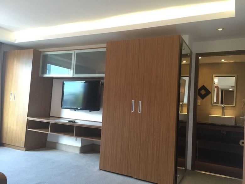Weston Suites Hotel