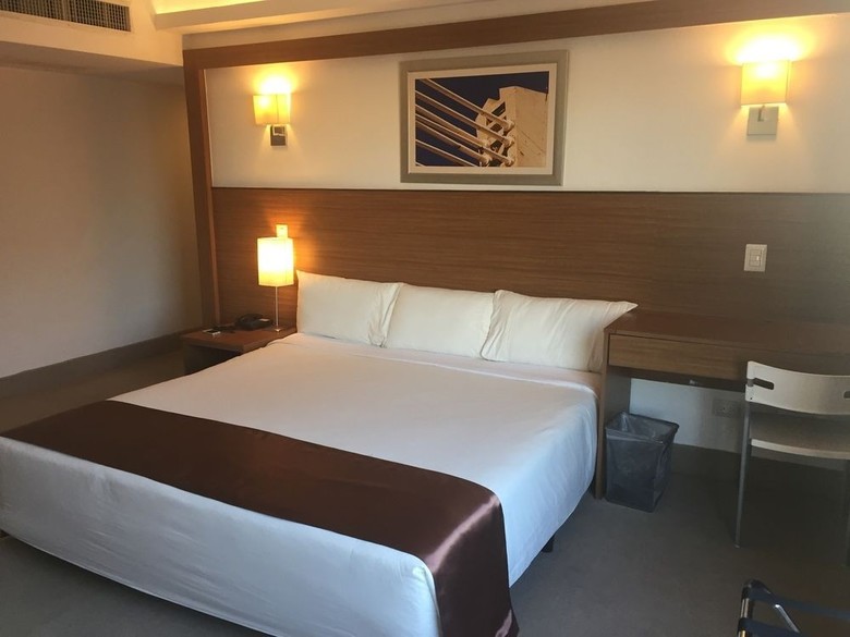 Weston Suites Hotel