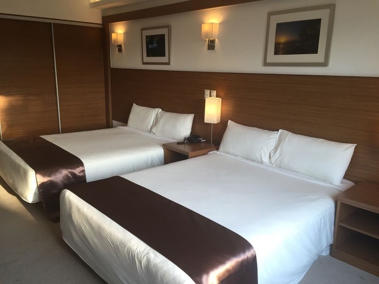 Weston Suites Hotel