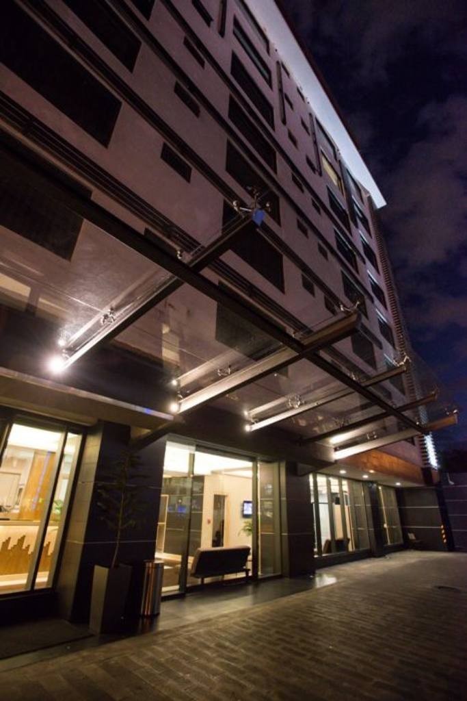 Weston Suites Hotel