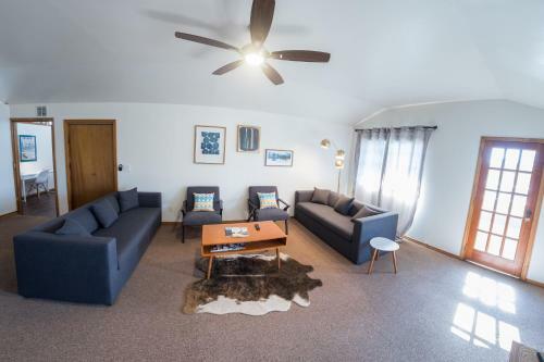 Monarch Motel