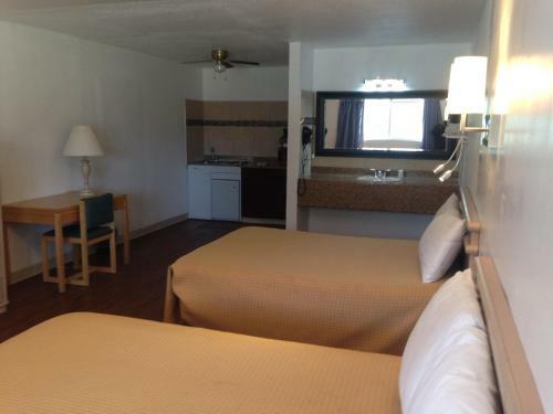 Mount-n-lake Motel