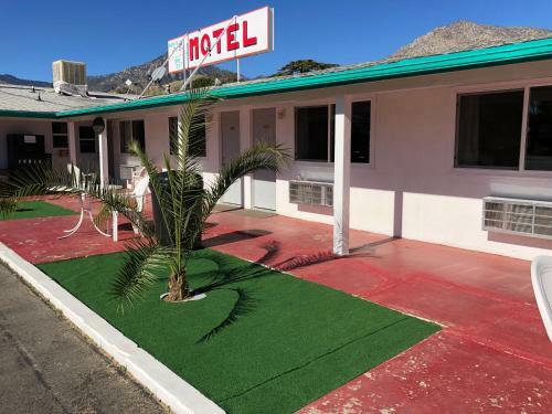 Mount-n-lake Motel