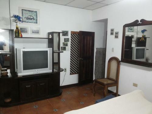 Hostal Charly�s Guest House