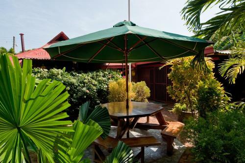 Hostal Charly�s Guest House