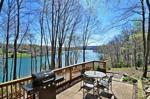 Villa Lakeside Cabin