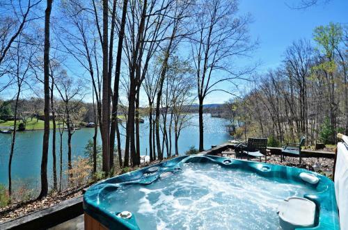 Villa Lakeside Cabin