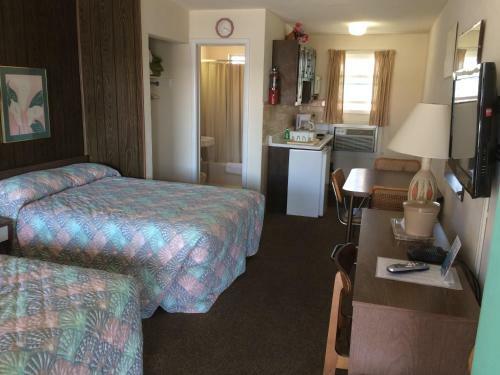 Crystal Sands Motel