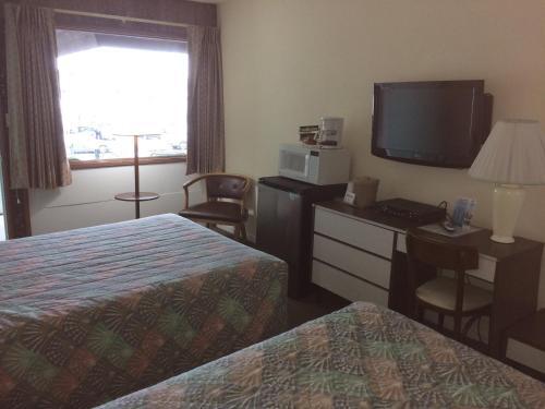 Crystal Sands Motel