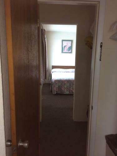 Crystal Sands Motel
