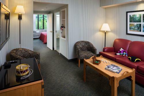 Williamsburg Woodlands Hotel - A Colonial Williamsburg Hotel