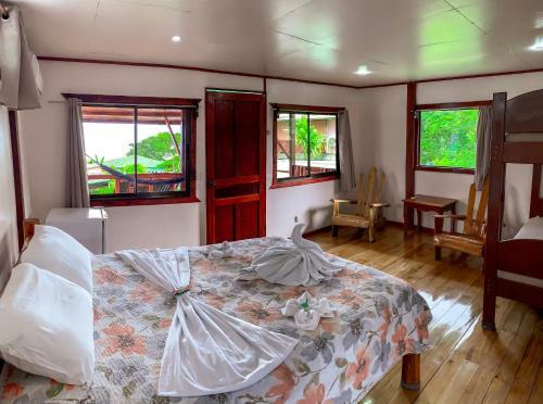 Las Cotingas Lodge