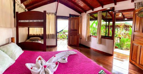 Las Cotingas Lodge