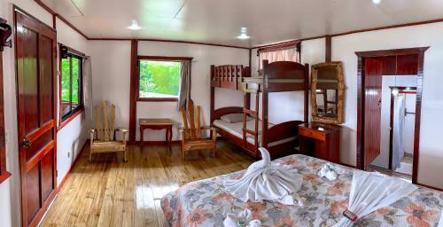 Las Cotingas Lodge