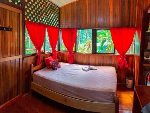 Las Caletas Lodge