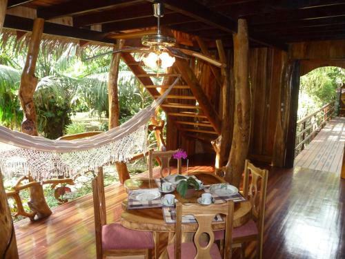 Topos Tree House
