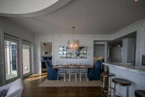 99 Compass Point Way South #407