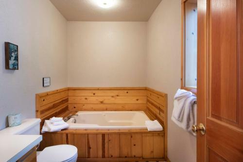 24 Wawona Cabin