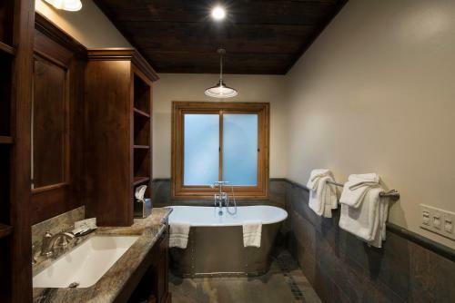 1r Rustic Retreat