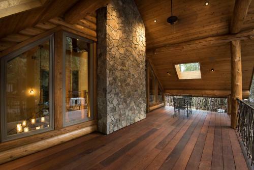 1r Rustic Retreat