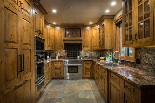 1r Rustic Retreat
