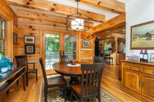 113 Mountain Cove Road House