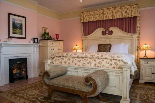 Oak Hill On Love Lane Bed And Breakfast Inn