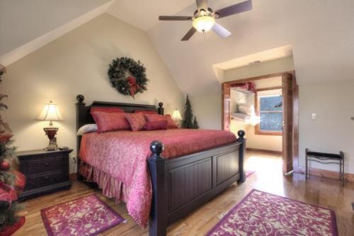 Smoky Mountain Holiday 4 Bedroom Cabin