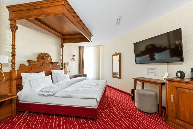King's Hotel First