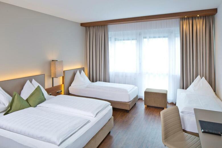 Penz Hotel West