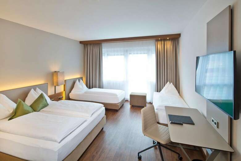 Penz Hotel West