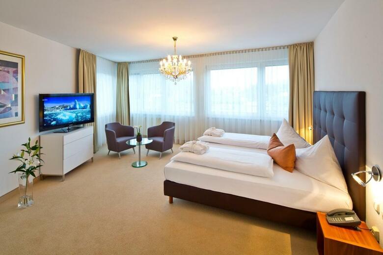 Penz Hotel West