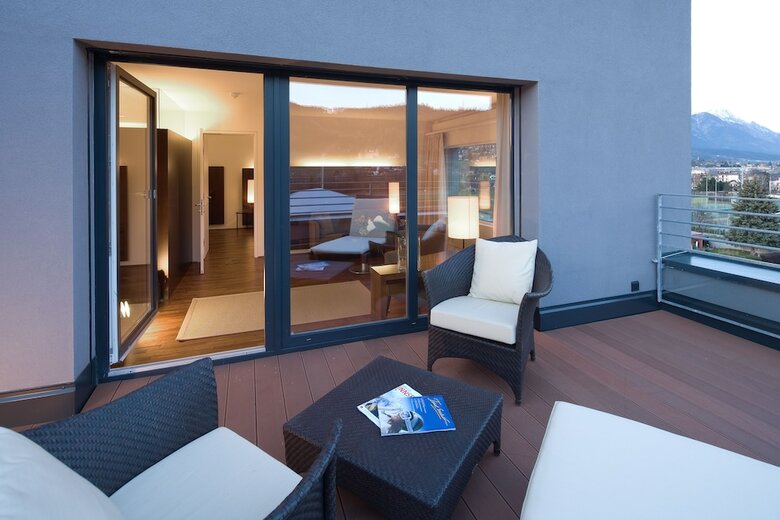 Penz Hotel West