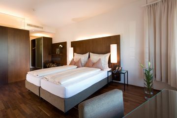 Penz Hotel West