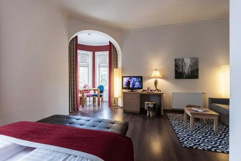 Hotel NH Carlton