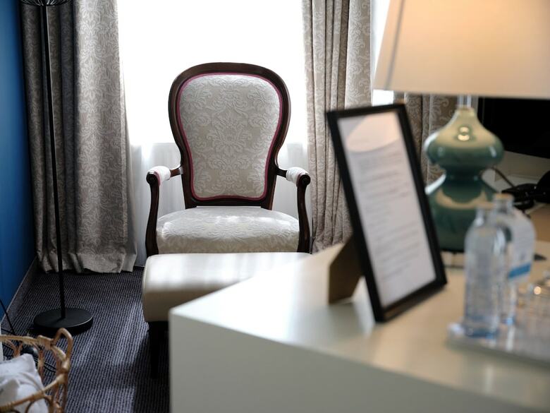 Hotel NH Carlton