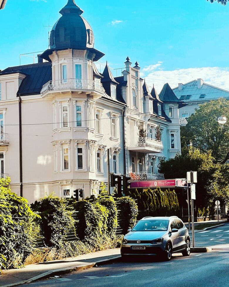 Hotel NH Carlton