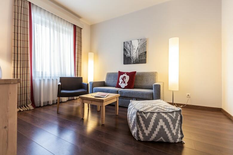 Hotel NH Carlton