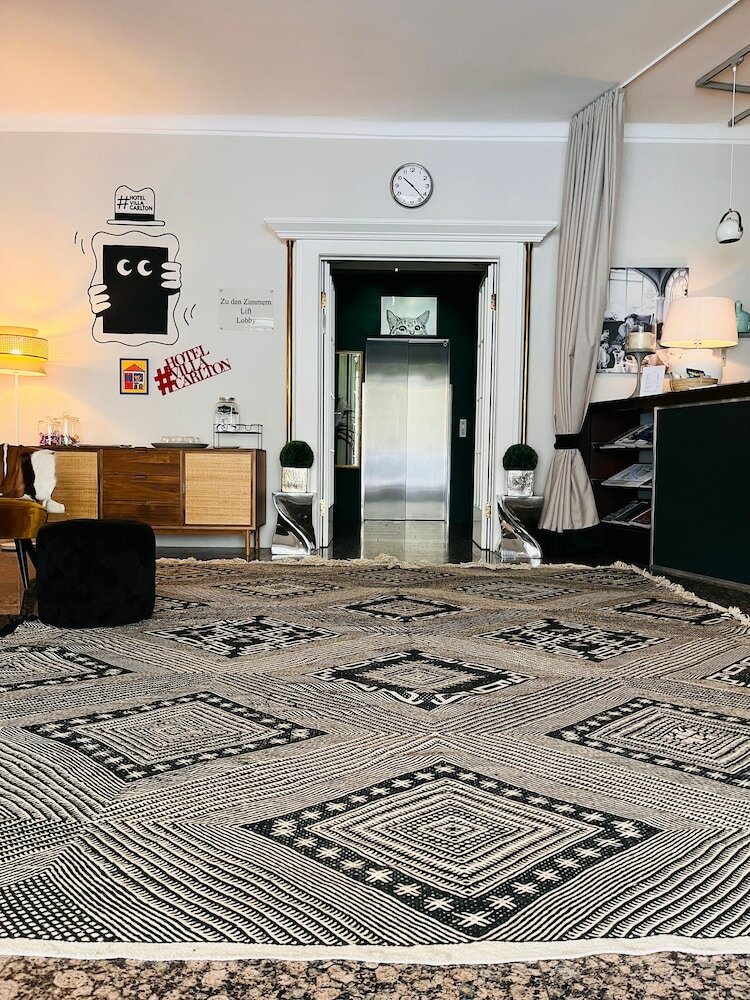 Hotel NH Carlton