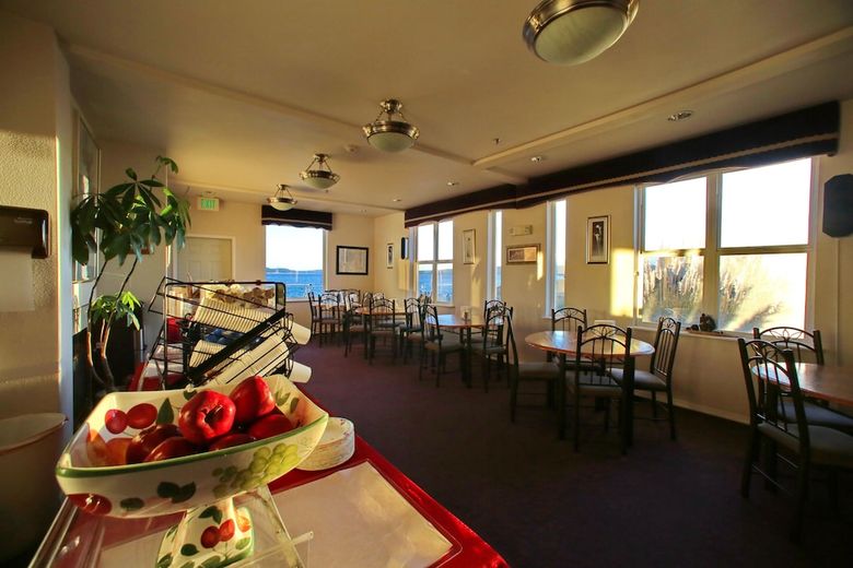 Hotel Tides Inn
