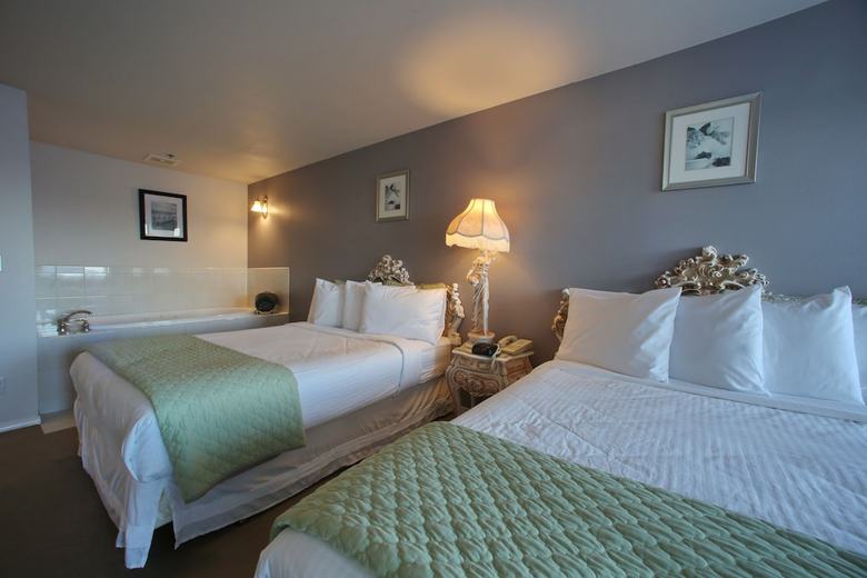 Hotel Tides Inn