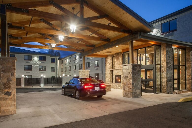 Hotel Red Feather Lodge