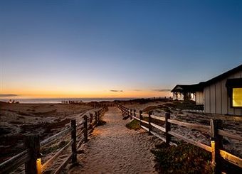 Hotel Sanctuary Beach Resort