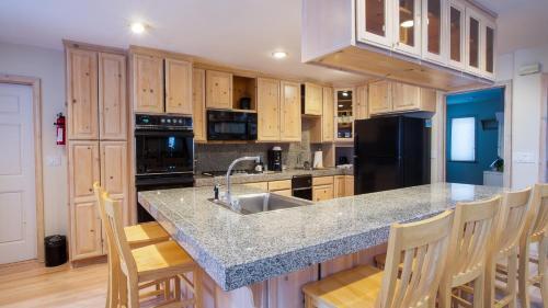 1620 Deer Path