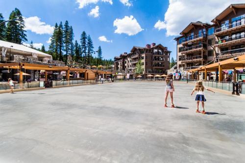 Truckee Boulders Escape